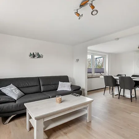 Angela * Neuenkirchen (Schleswig-Holstein)